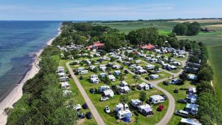 Campingplatz am Meer (Quelle: IMAGO / Marc Stinger)