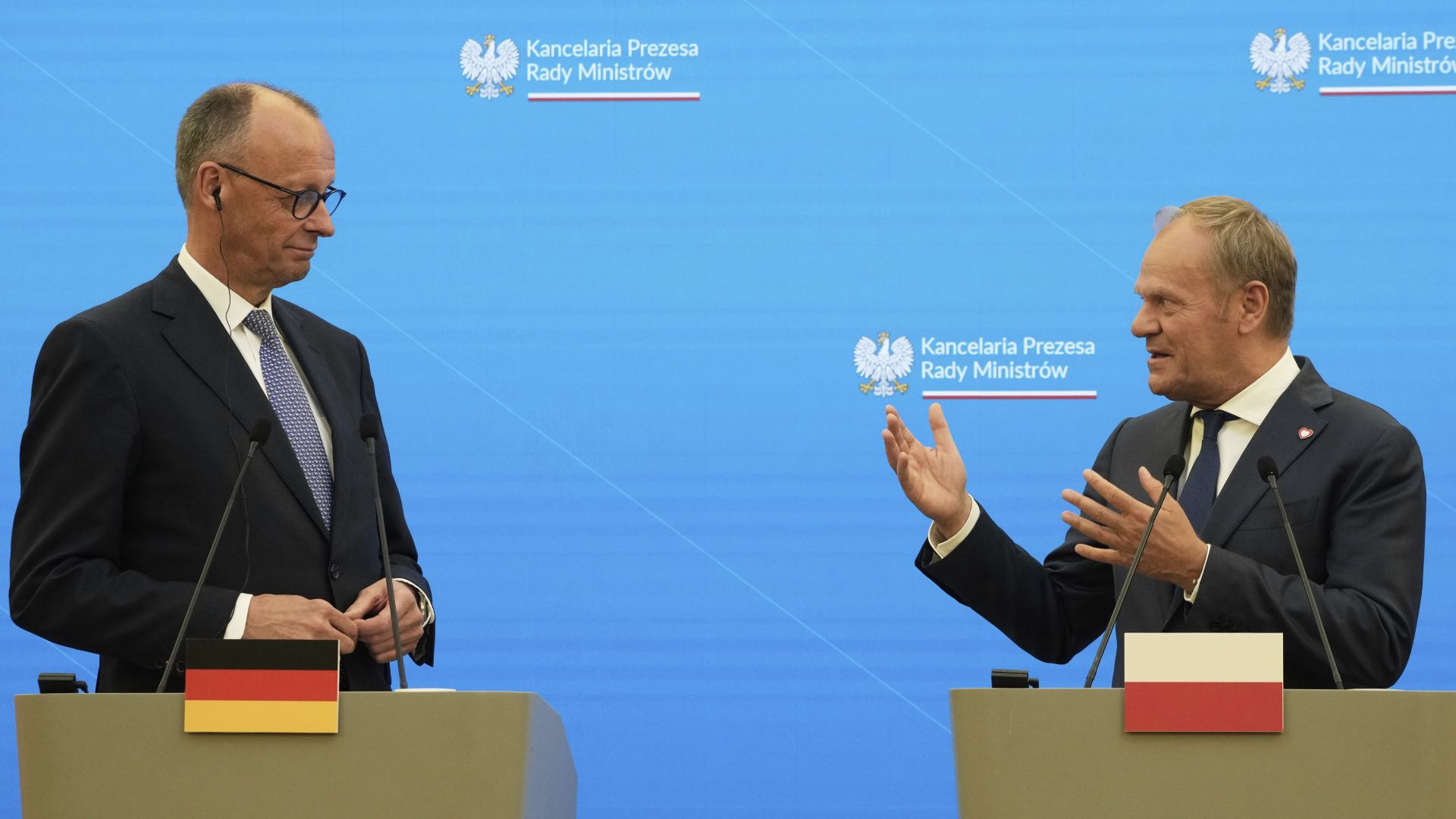Polens Regierungschef Donald Tusk mit Bundeskanzler Friedrich Merz in Polen. Quelle: dpa