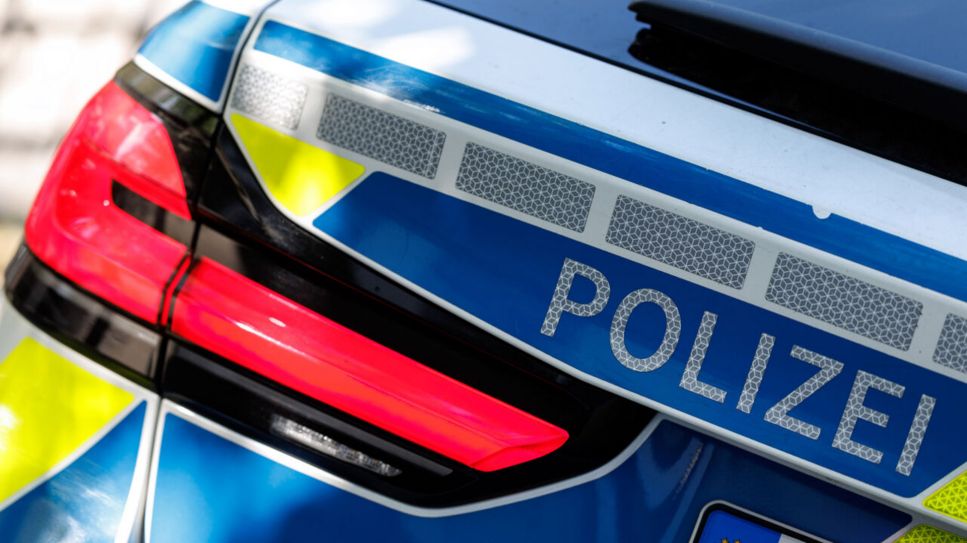 Symbolbild: Einsatzfahrzeug der Polizei. (Quelle: dpa/Balk)
